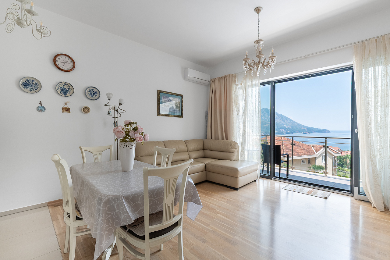 Moderne 59 m² Wohnung mit Panoramablick auf das Meer in Bečići